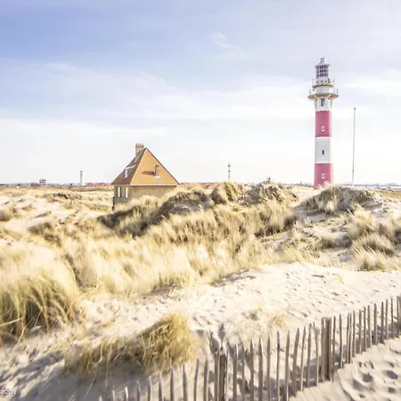 Beachside Modern Retreat, Cleaning Included *
